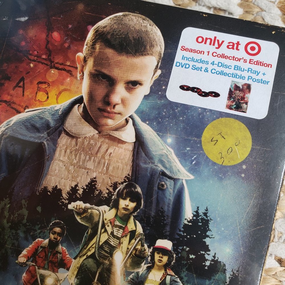 Stranger Things Season 1 Collector's Edition NEW! - Picture 4 of 10